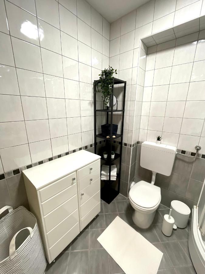 Apartment Dalmatino Baška Voda Buitenkant foto